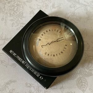MAC Mineralized Skinfinish in LIGHTSCAPADE NIB